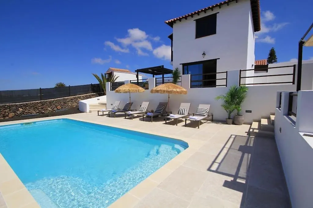 No 2. Stunning 4-Bedroom Villa With Large Pool La Oliva