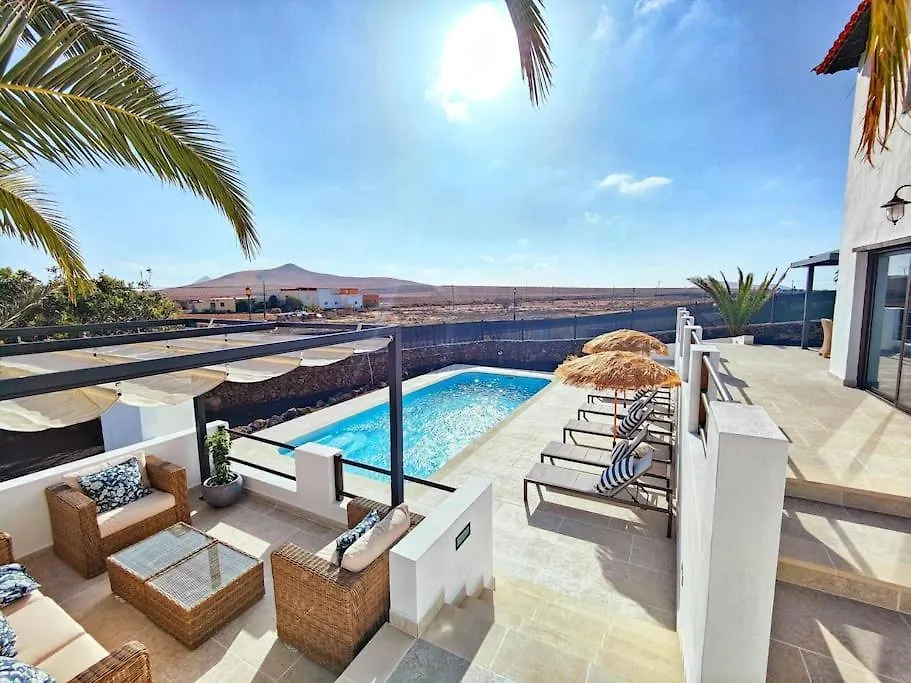 No 2. Stunning 4-Bedroom Villa With Large Pool La Oliva Spain