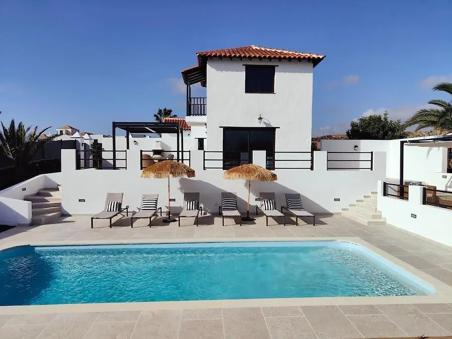 No 2. Stunning 4-Bedroom Villa With Large Pool La Oliva 0*,  Spain