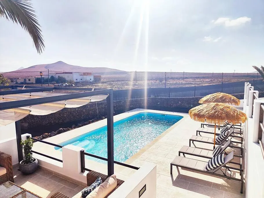No 2. Stunning 4-Bedroom Villa With Large Pool La Oliva
