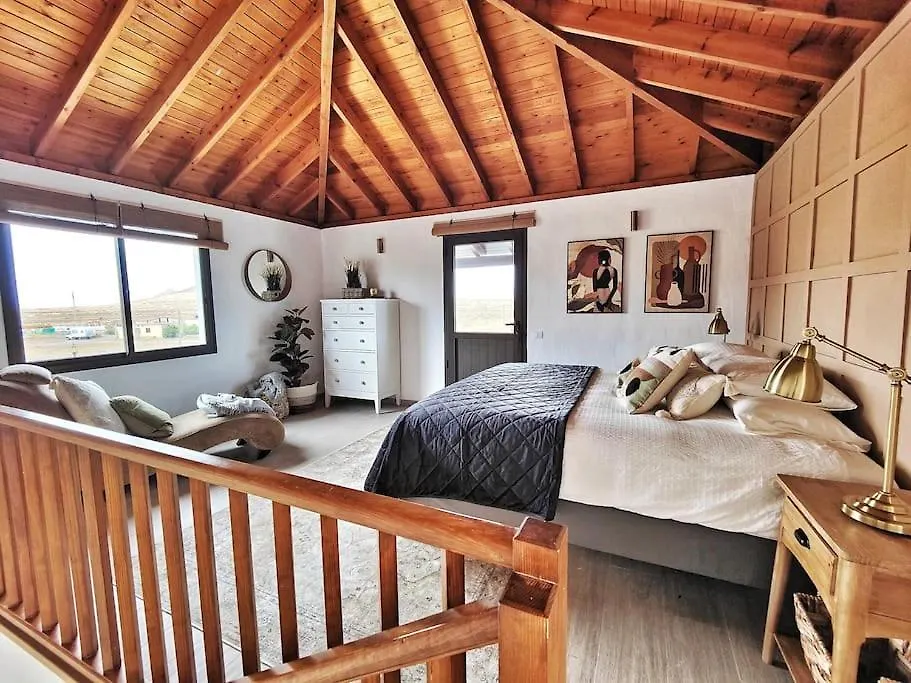 No 2. Stunning 4-Bedroom Villa With Large Pool La Oliva 0*,  Spain