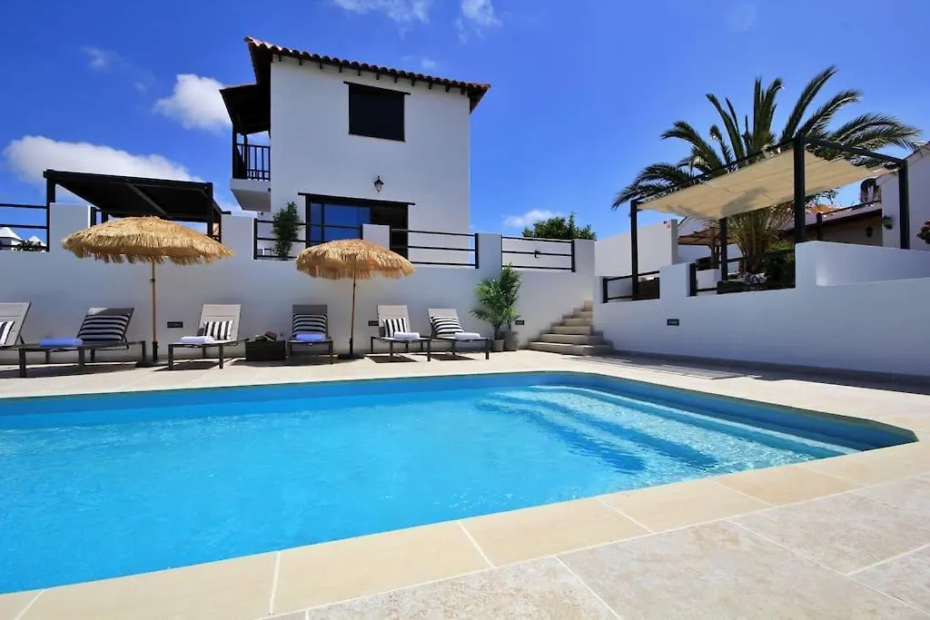 No 2. Stunning 4-Bedroom Villa With Large Pool La Oliva