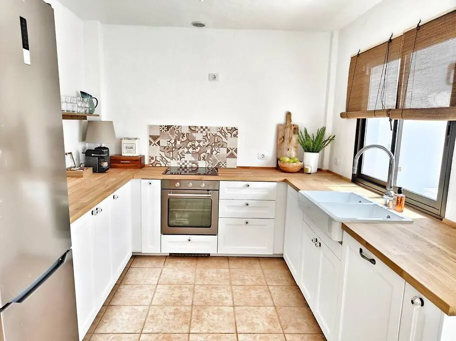 No 2. Stunning 4-Bedroom Villa With Large Pool La Oliva