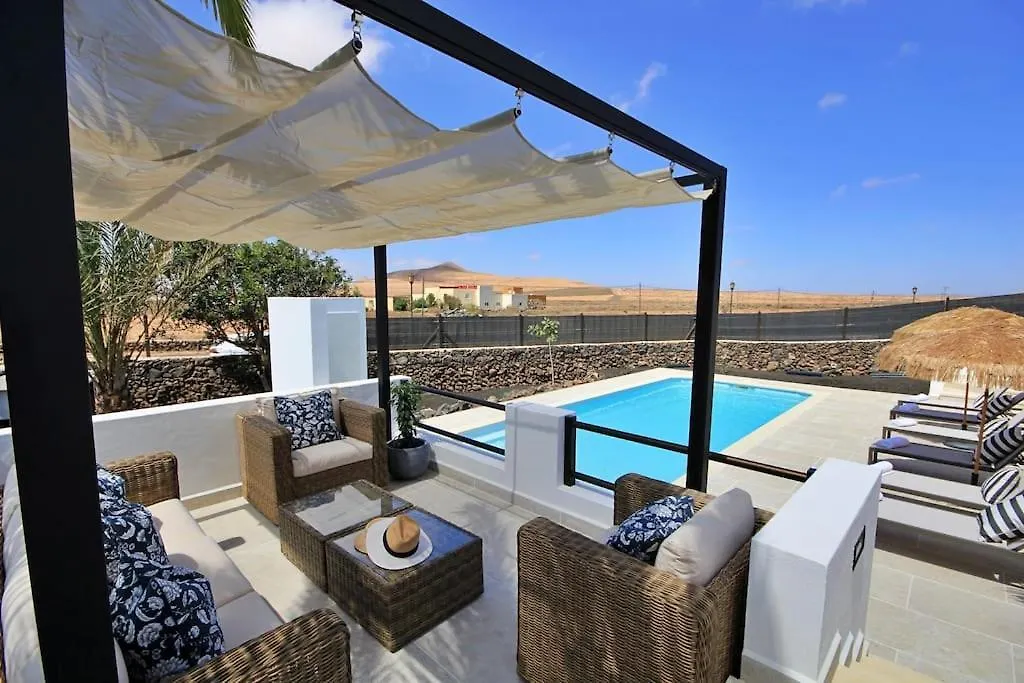 No 2. Stunning 4-Bedroom Villa With Large Pool La Oliva