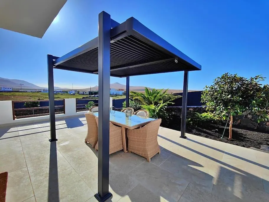 No 2. Stunning 4-Bedroom Villa With Large Pool La Oliva