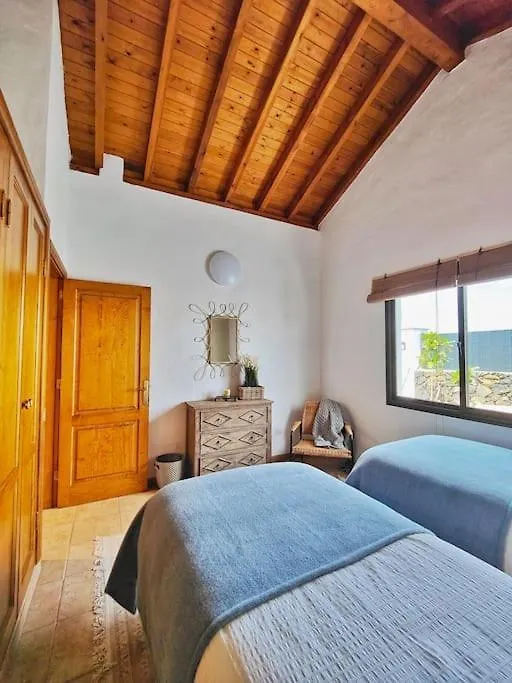 No 2. Stunning 4-Bedroom Villa With Large Pool La Oliva