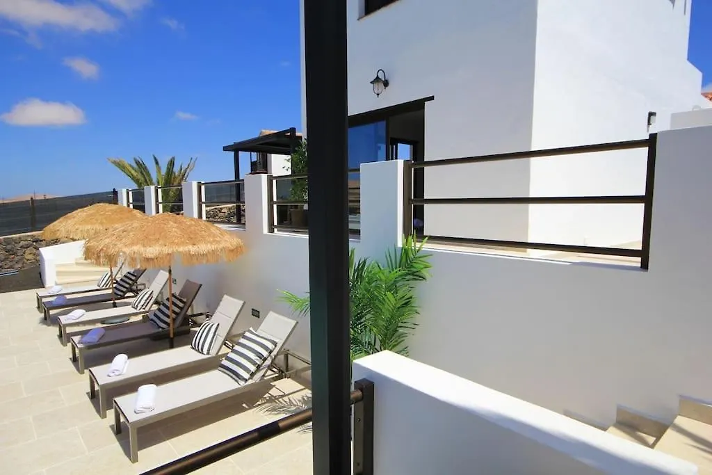 No 2. Stunning 4-Bedroom Villa With Large Pool La Oliva