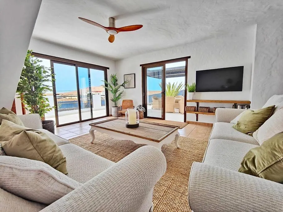 No 2. Stunning 4-Bedroom Villa With Large Pool La Oliva