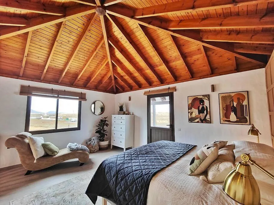 No 2. Stunning 4-Bedroom Villa With Large Pool La Oliva Spain