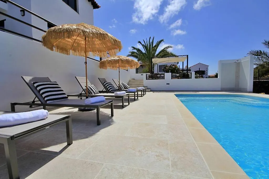 No 2. Stunning 4-Bedroom Villa With Large Pool La Oliva