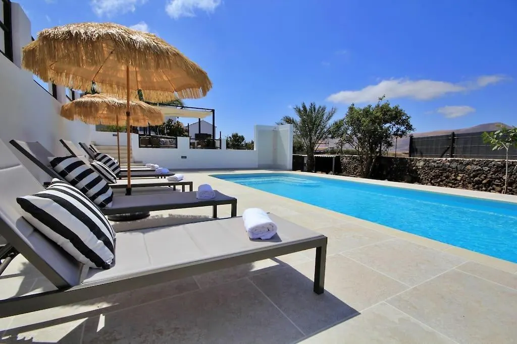 No 2. Stunning 4-Bedroom Villa With Large Pool La Oliva Spain