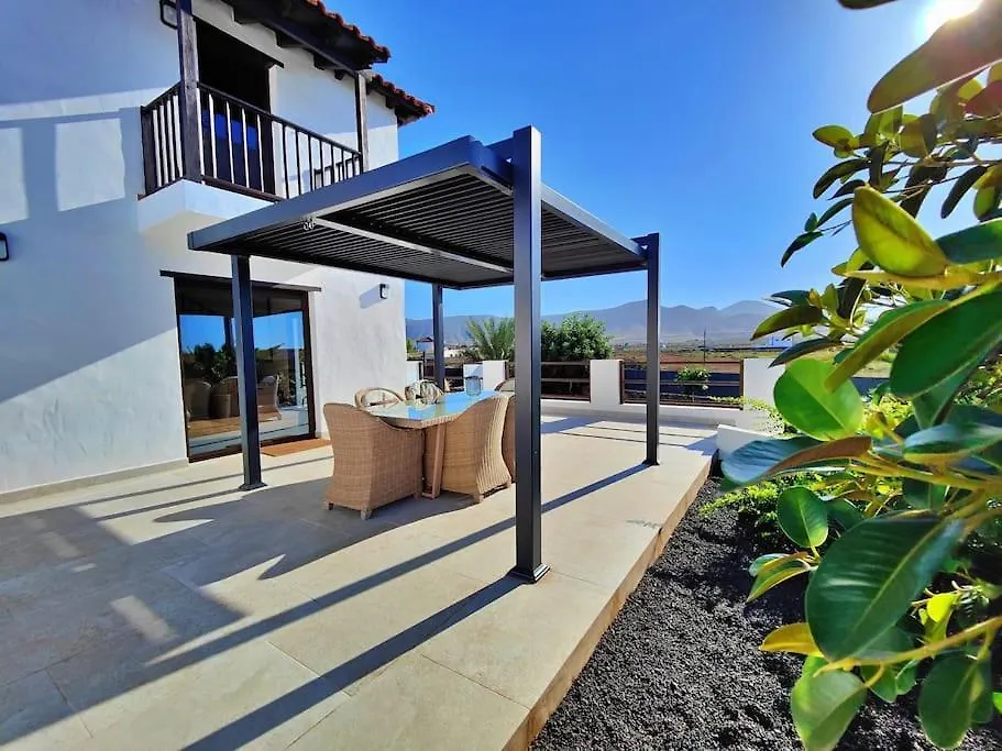 No 2. Stunning 4-Bedroom Villa With Large Pool La Oliva